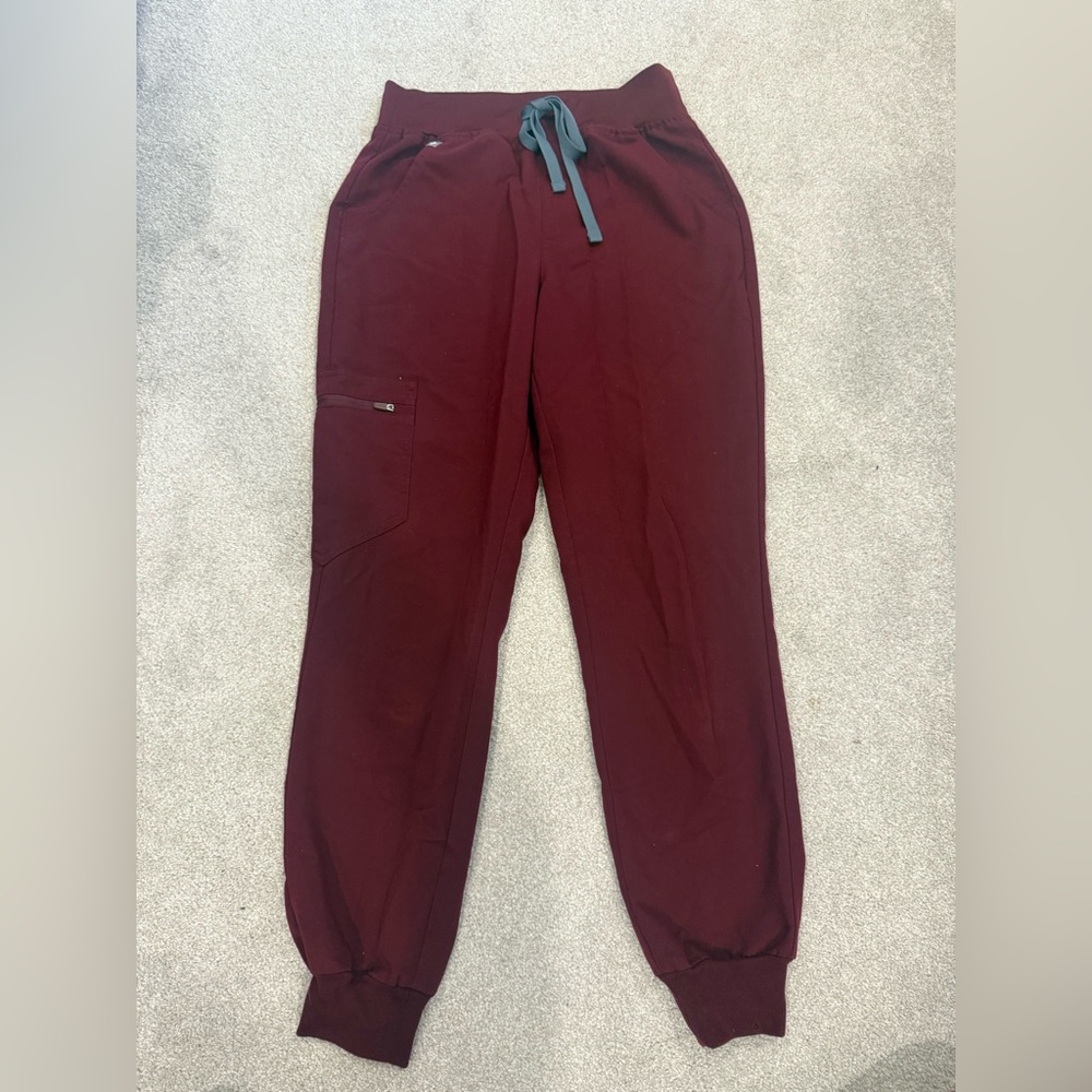 Figs Women’s Maroon Jogger Scrubs